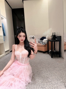 LOCK KK温柔千金精致奶油粉绝美蕾丝拼接鱼骨吊带背心