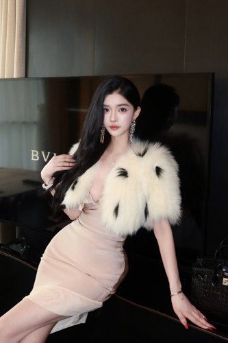LOCK KK 进口芬兰狐奶油色仿山猫皮草气质百搭短款毛毛外套女冬季