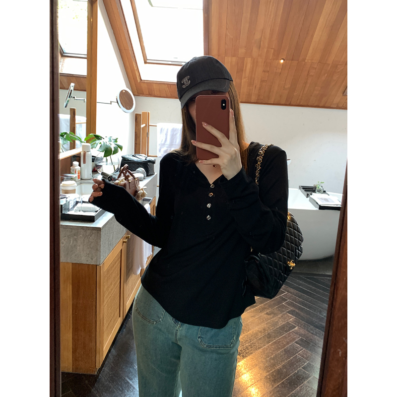 纯欲风别致V领拼皮标长袖T恤