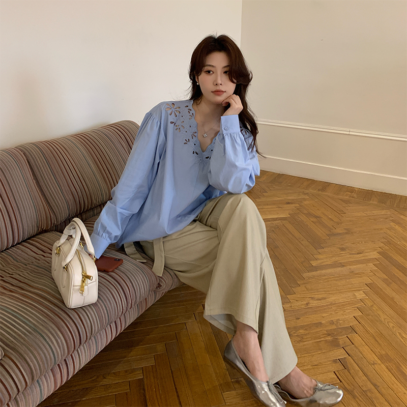 NAZ那子大码秋季新款法式V领镂空刺绣衬衫胖mm设计感复古气质上衣