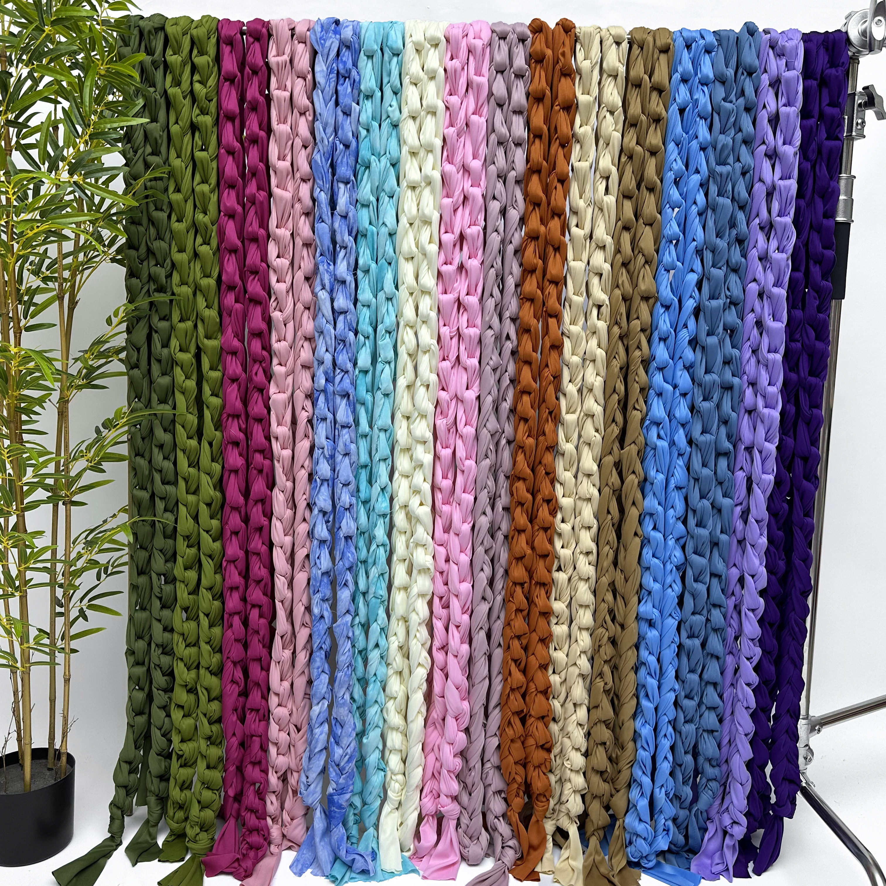 多色公主麻花辫同心结婚庆手工牛奶丝编织背景墙道具现场展示摆件