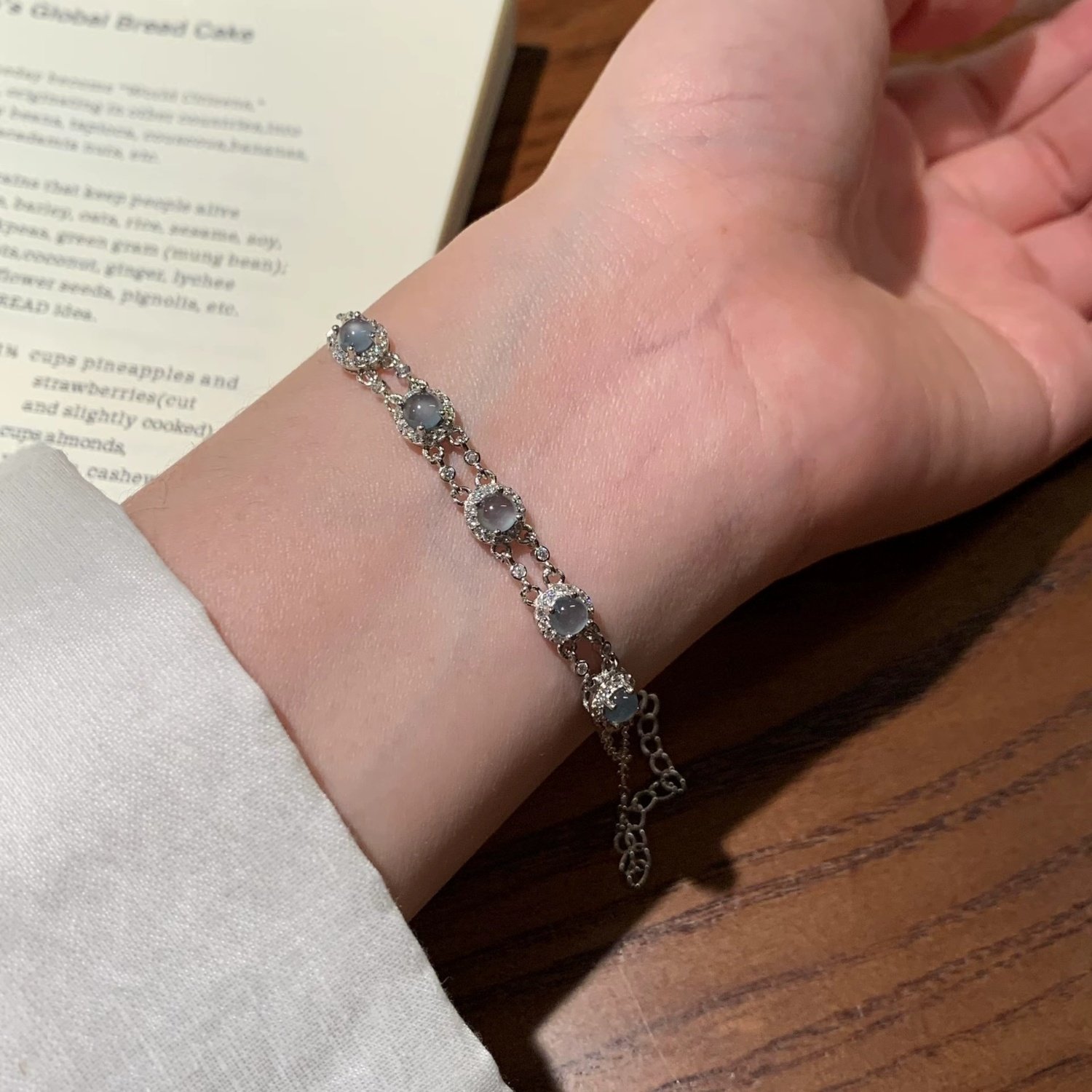 「丹青绘梦」清冷感天然危料冰种蛋面翡翠手链女925纯银镶嵌轻奢