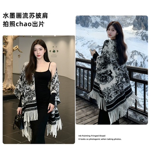 水墨黑白花纹围巾秋季新款围脖女韩版百搭高级感保暖斗篷披肩外套