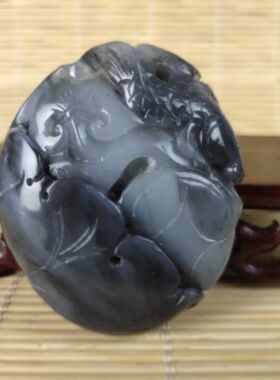 新疆和田玉籽料把玩件吊坠