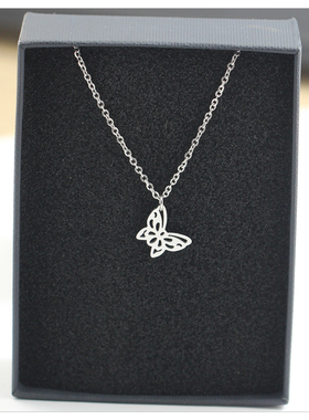 镂空蝴蝶吊坠项链女款2026新款轻奢高级感简约锁骨链配饰品毛衣链