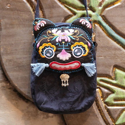 苗绣贴布老虎头包手机包非遗手工艺品苗绣棉布斜挎包布袋包零钱包
