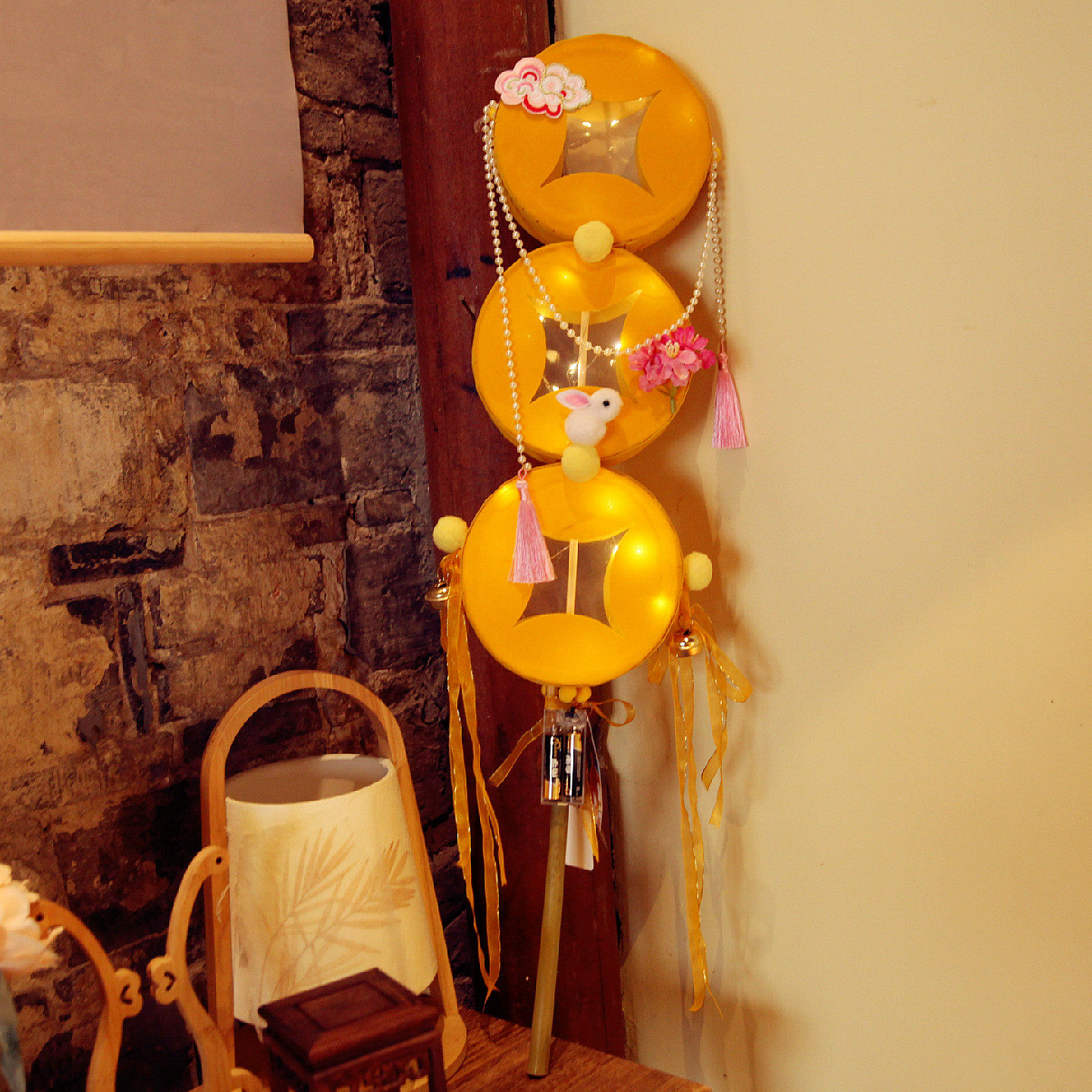 金币手持灯笼 中国风拍照摄影装饰道具竹杆手握铜钱宫灯笼成品