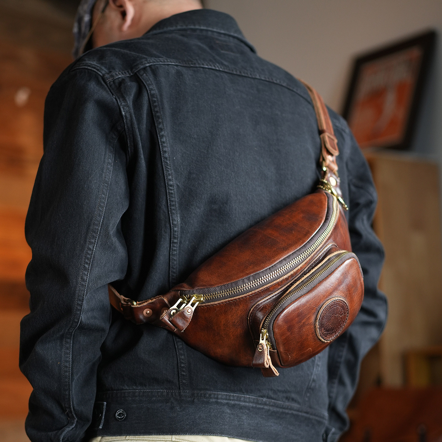 牛爷复古风真皮胸包男士斜挎包休闲户外机车腰包棕色