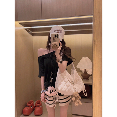 Yukiss 黑色慵懒氛围感斜肩短袖T恤女春夏韩系宽松显瘦打底衫上衣