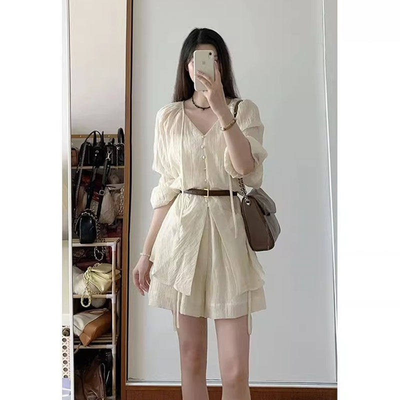 复古V领系带抽绳泡泡长袖衬衫阔腿短裤女夏季新款时尚两件套