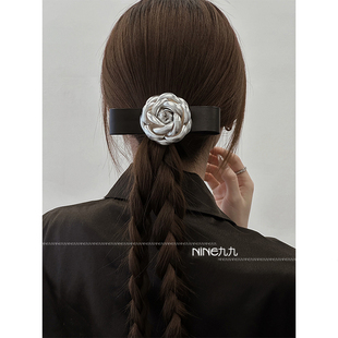 NINE九 银色发饰布艺玫瑰花顶夹百搭头饰奶白色仙山茶钢夹花女夹