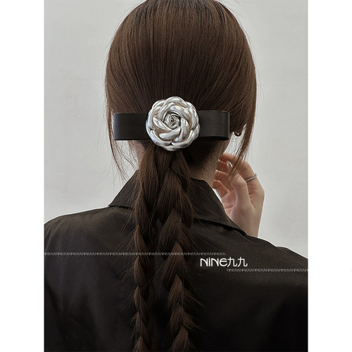 布艺玫瑰花顶奶白色仙山茶花