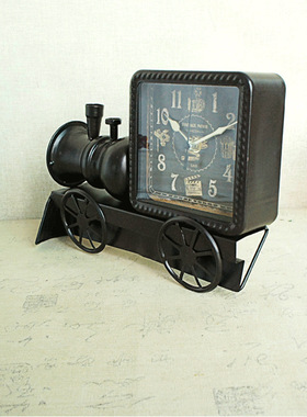 复古铁艺火车头桌面时钟摆件