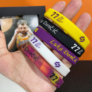 篮球手环湖人东契奇77号手环签名运动硅胶夜光球星腕带男球迷饰品