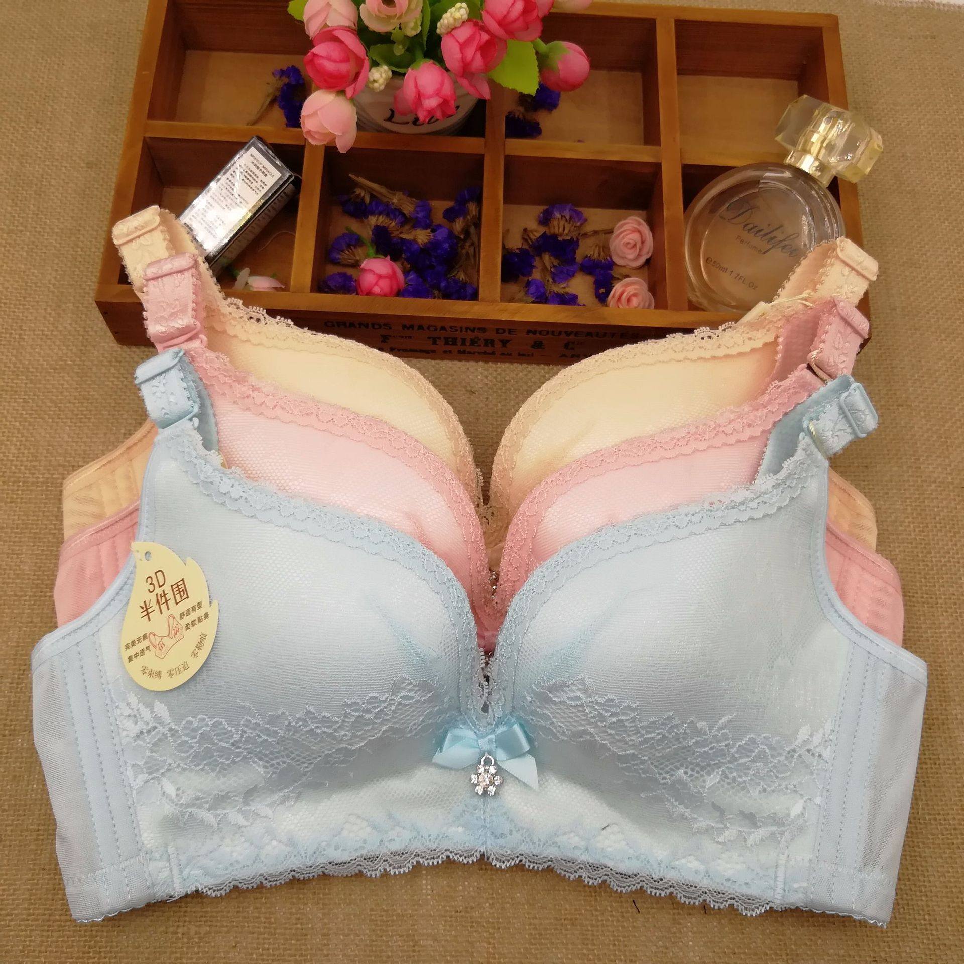 无痕无钢圈聚拢蕾丝内衣 薄款 B杯三排扣文胸 1911