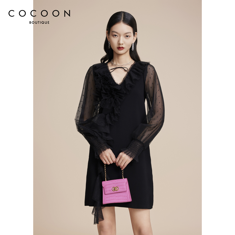 商场同款 可可尼COCOON秋冬新款浪漫工艺盘花设计气质黑色连衣裙