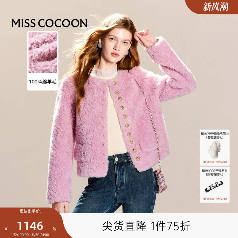 门襟多纽扣设计