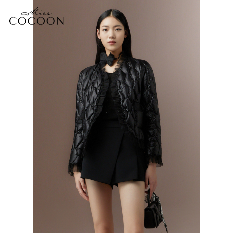 可可尼COCOON商场同款2024冬季新款法式蕾丝拼接小香风轻薄羽绒服