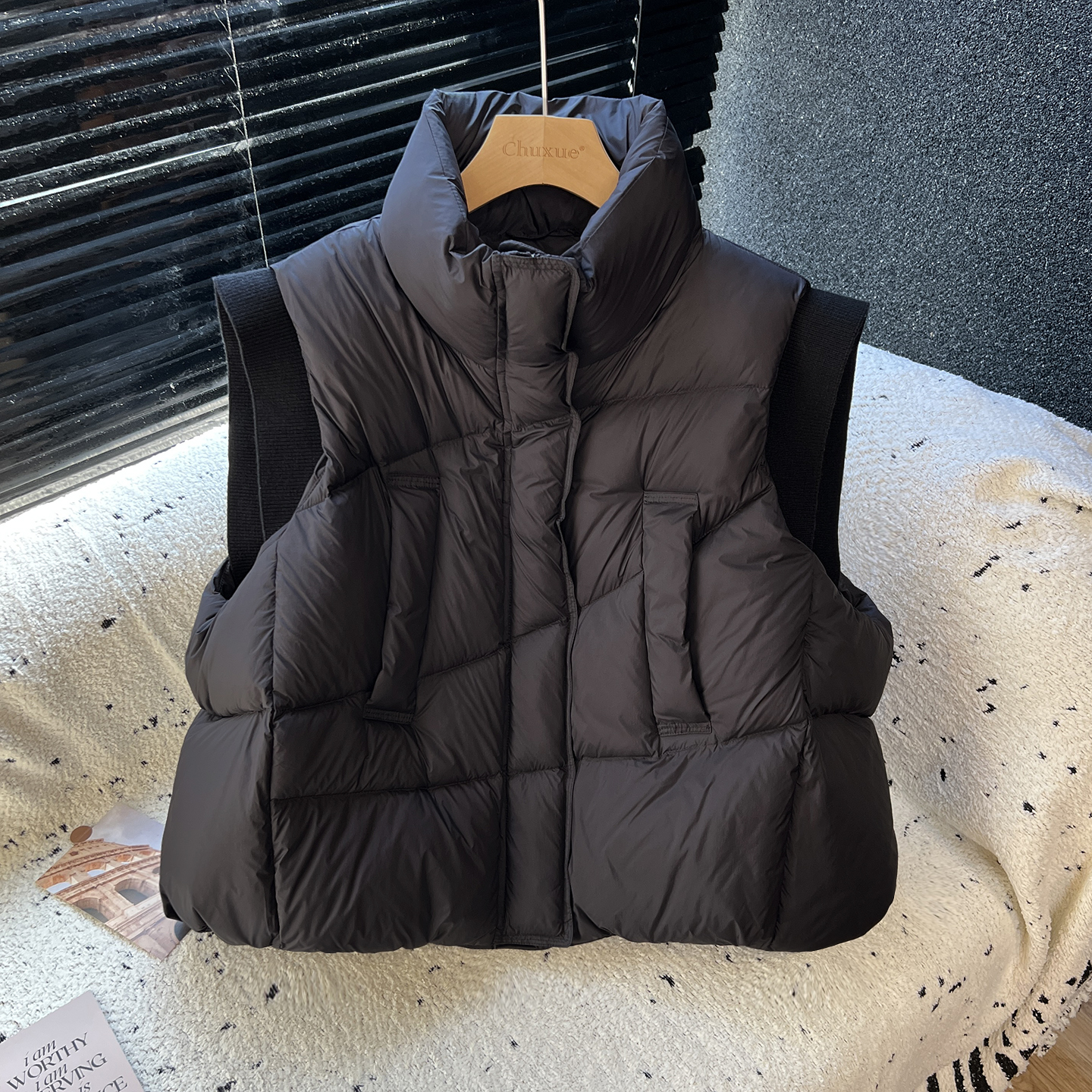 羽绒马甲女外穿2025冬季新款短款90白鸭绒立领无袖厚款宽松外套潮