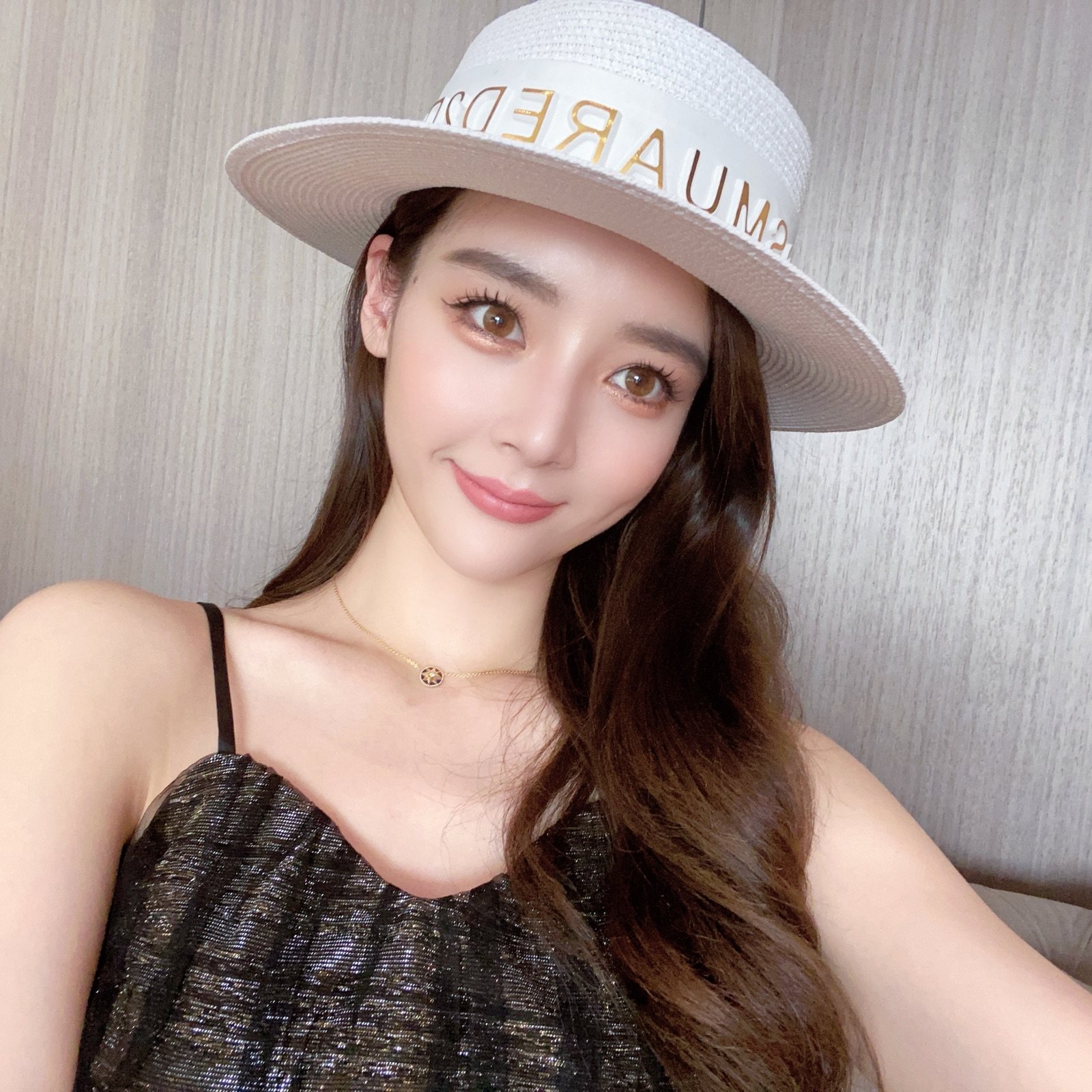 网红平顶草帽女夏时尚沙滩帽遮阳防晒复古法式平沿帽子小清新礼帽