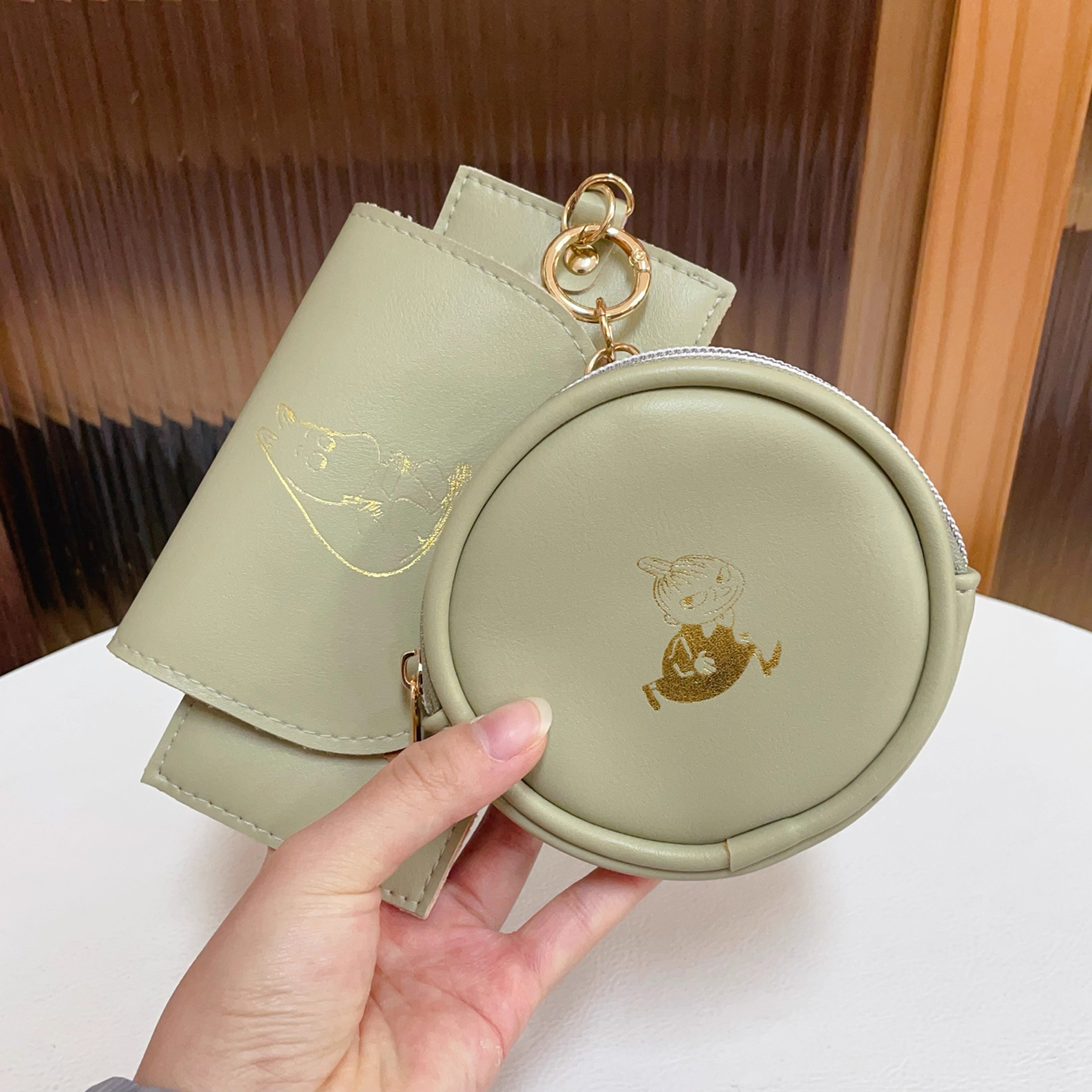 实用好看可挂眼镜包耳机包一套