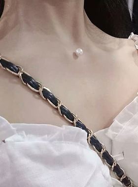 你是窗前白月光隐形朱砂珍珠项链