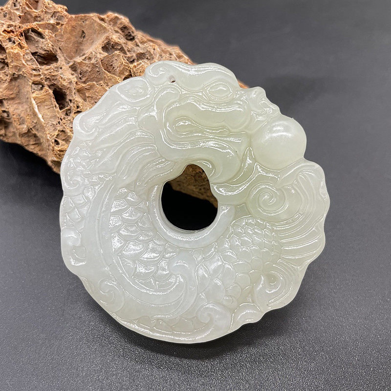 天然和田玉龙鱼玉吊坠颈饰挂件男女款玉佩双面雕刻青白玉仿古龙玉