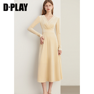 DPLAY冬新法式风杏色V字领垂坠感宽腰封丝绒连衣裙