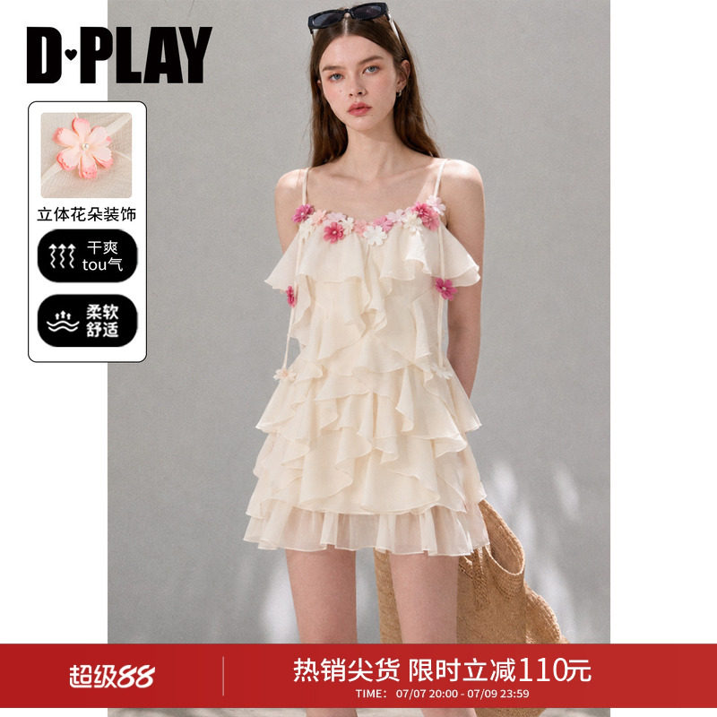 DPLAY2026年夏季新款白色吊带连衣裙女甜美立体花朵气质显瘦短裙