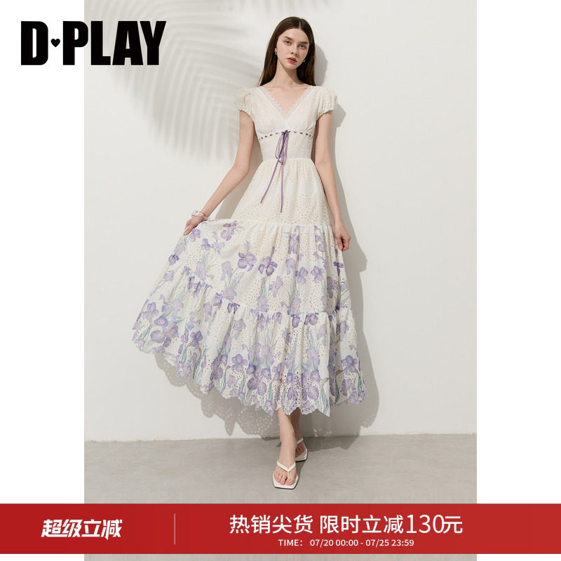 DPLAY白色V领蕾丝缎带拼接小包袖印花机绣连衣裙2026夏季新款裙子