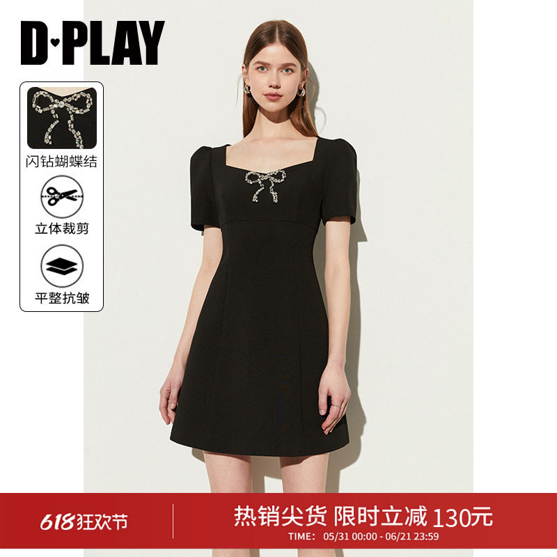DPLAY夏法式风方领泡泡袖胸部蝴蝶结装饰黑色连衣裙短裙女