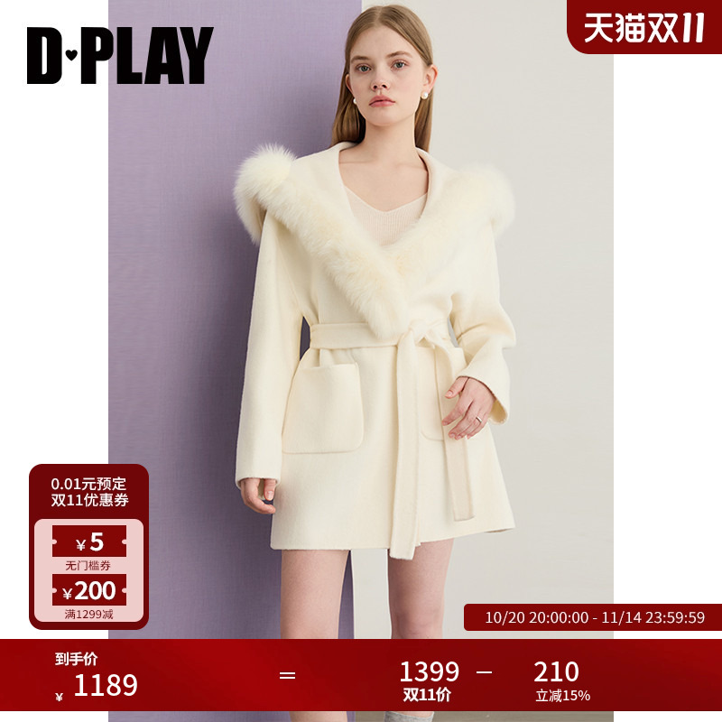 翻领,两侧对称贴袋,本布可拆系带,双面呢