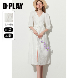DPLAY夏时尚白V领拼接蕾丝花边腰部抽绳开衩机绣连衣裙