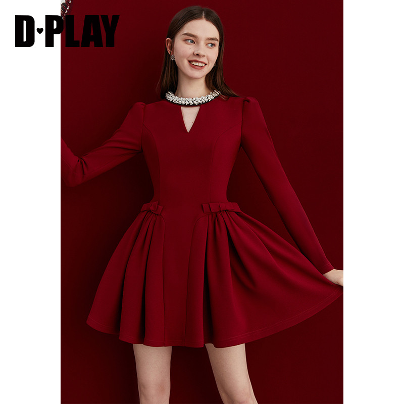 DPLAY2026秋季新款法式红色圆领蝴蝶结礼服长袖短款连衣裙女