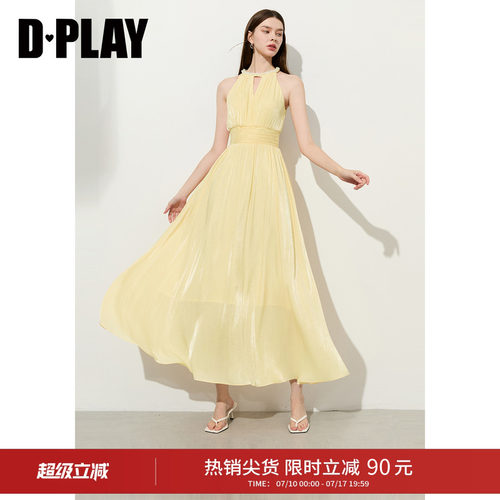 DPLAY2026年夏季新款黄色连衣裙缎面珍珠感链条度假海边长款裙子