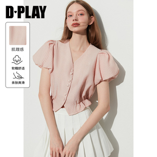 DPLAY夏新温柔甜美花簇粉V领泡泡袖 肌理感泡泡格上衣 小衫