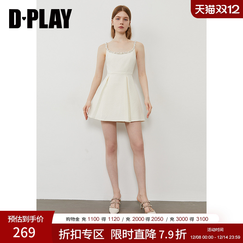 DPLAY方领珍珠领口连衣裙