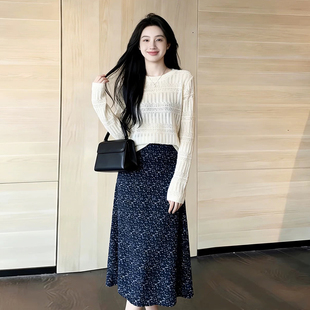 春季 白色镂空针织衫 一整套女装 独特漂亮碎花半身裙两件套 巨好看