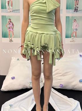 Mangata 绿色丝绒挂脖连衣裙