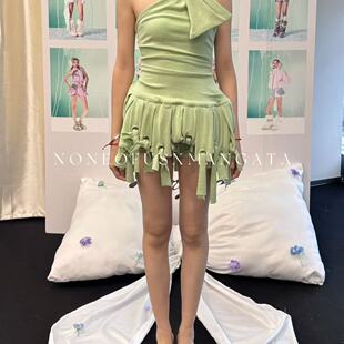 Mangata 绿色丝绒挂脖连衣裙