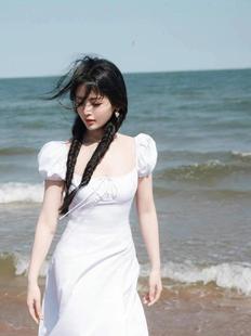 杨超越周洁琼同款 小个子开叉长裙 高级感修身 方领白色连衣裙女夏季