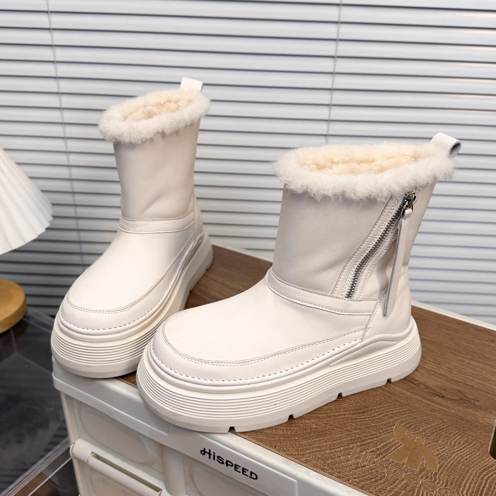 日本OFFCAT真皮松糕厚底侧拉链雪地靴女加绒保暖防滑防水白色短靴