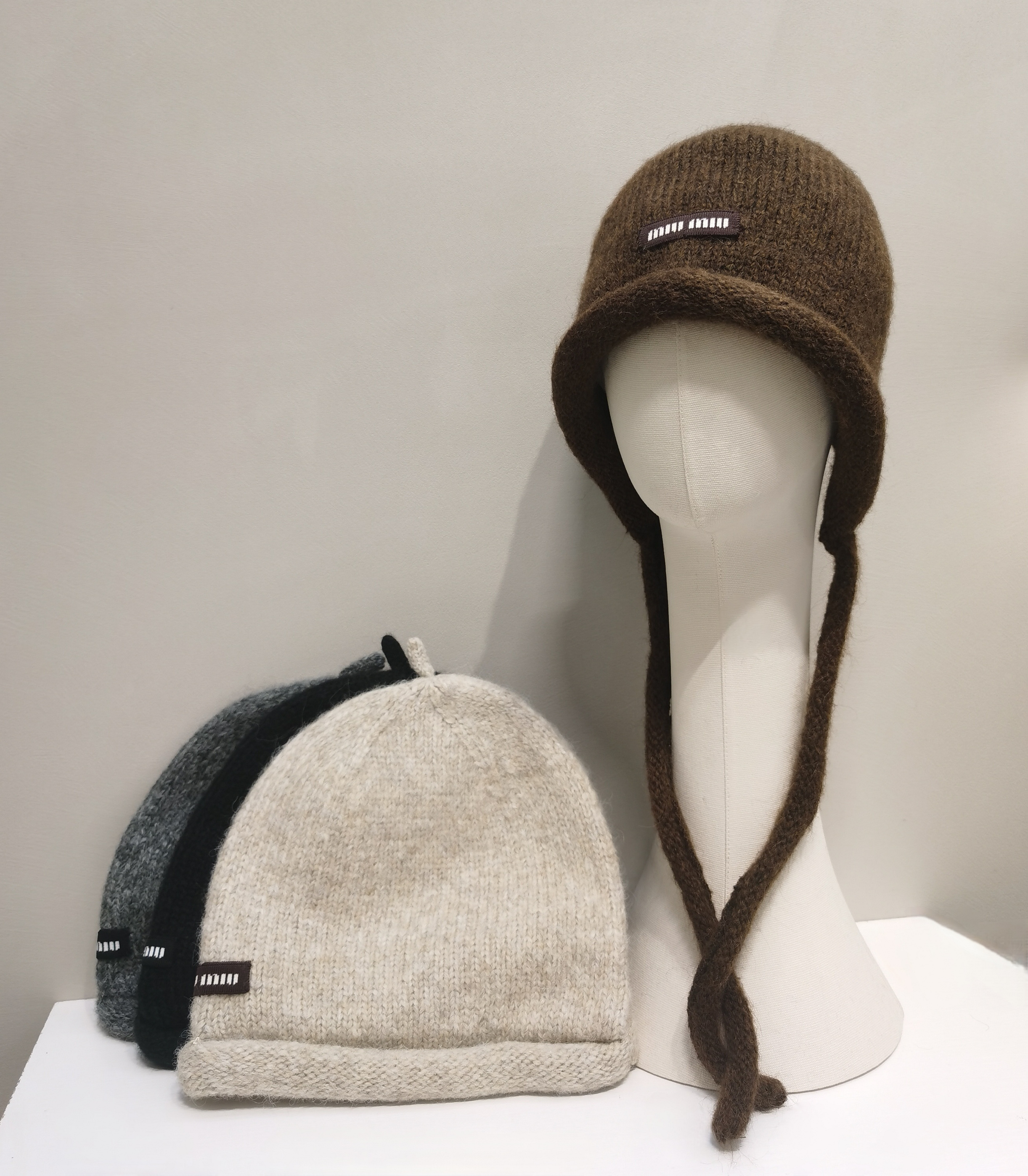 设计师款针织帽女秋冬保暖护耳毛线帽百搭显脸小冷帽时尚套头帽子