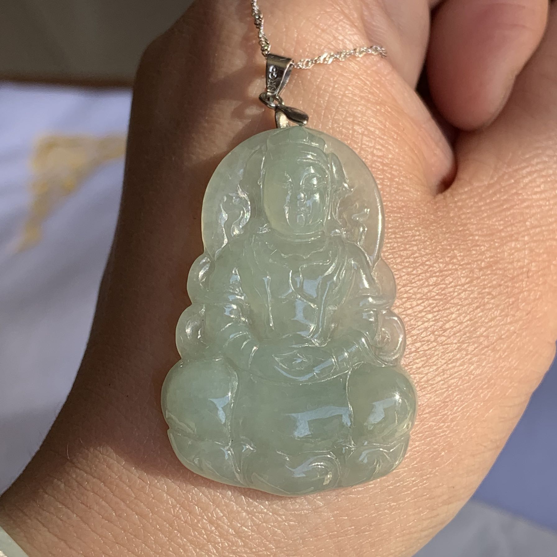 天然A货翡翠玉菩萨吊坠冰种淡绿 观音娘娘项坠保平安挂坠