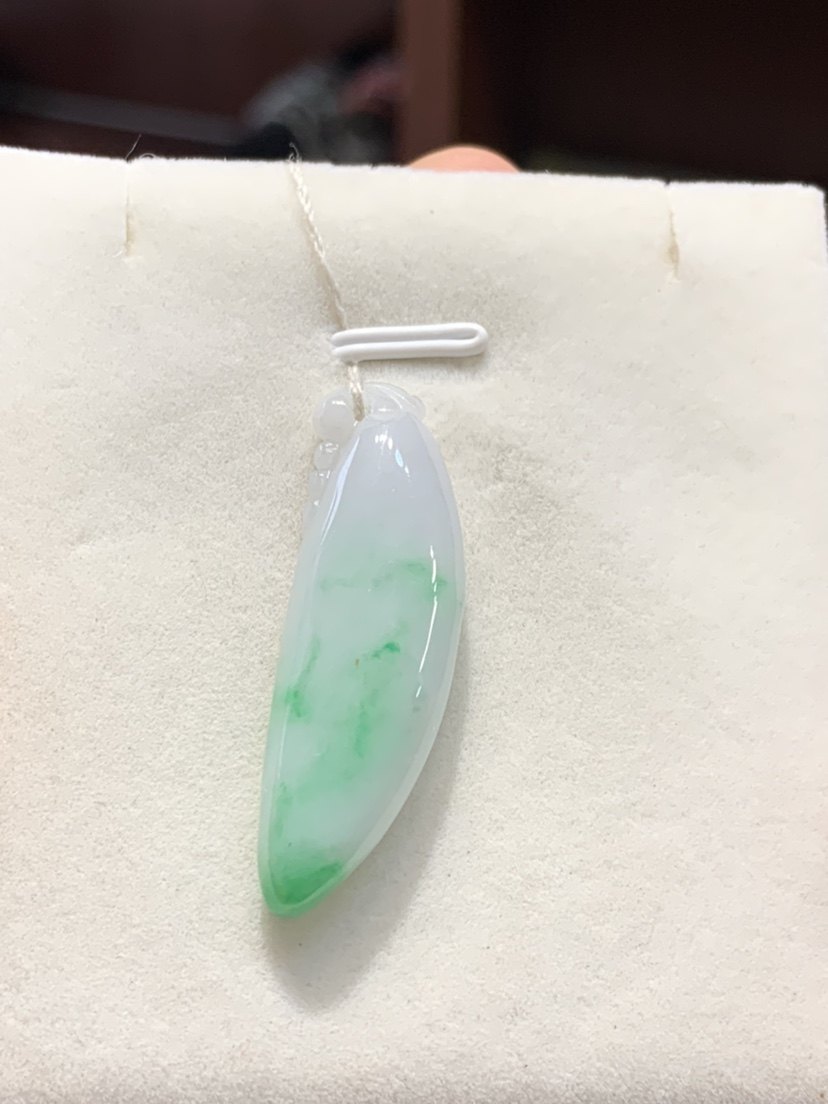 天然A货翡翠玉福瓜吊坠 飘阳绿福瓜挂坠 长条形玉佩 女款玉坠