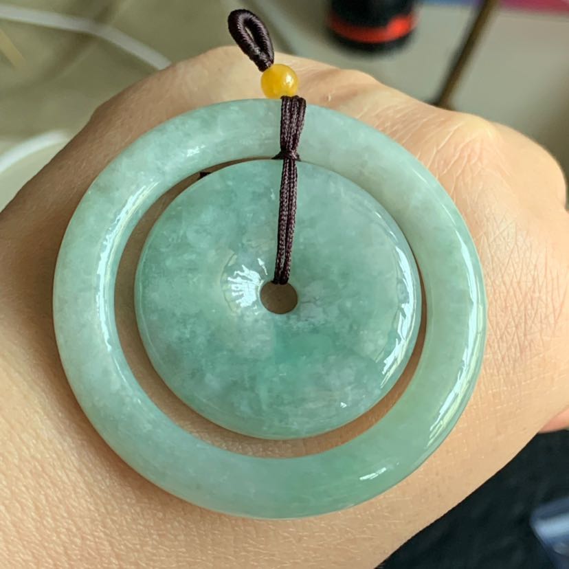 翡翠平安扣玉吊坠