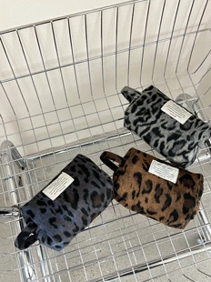 含羊毛高级感 豹纹毛绒绒化妆女包薄款 韩国东大门代购 anti新款