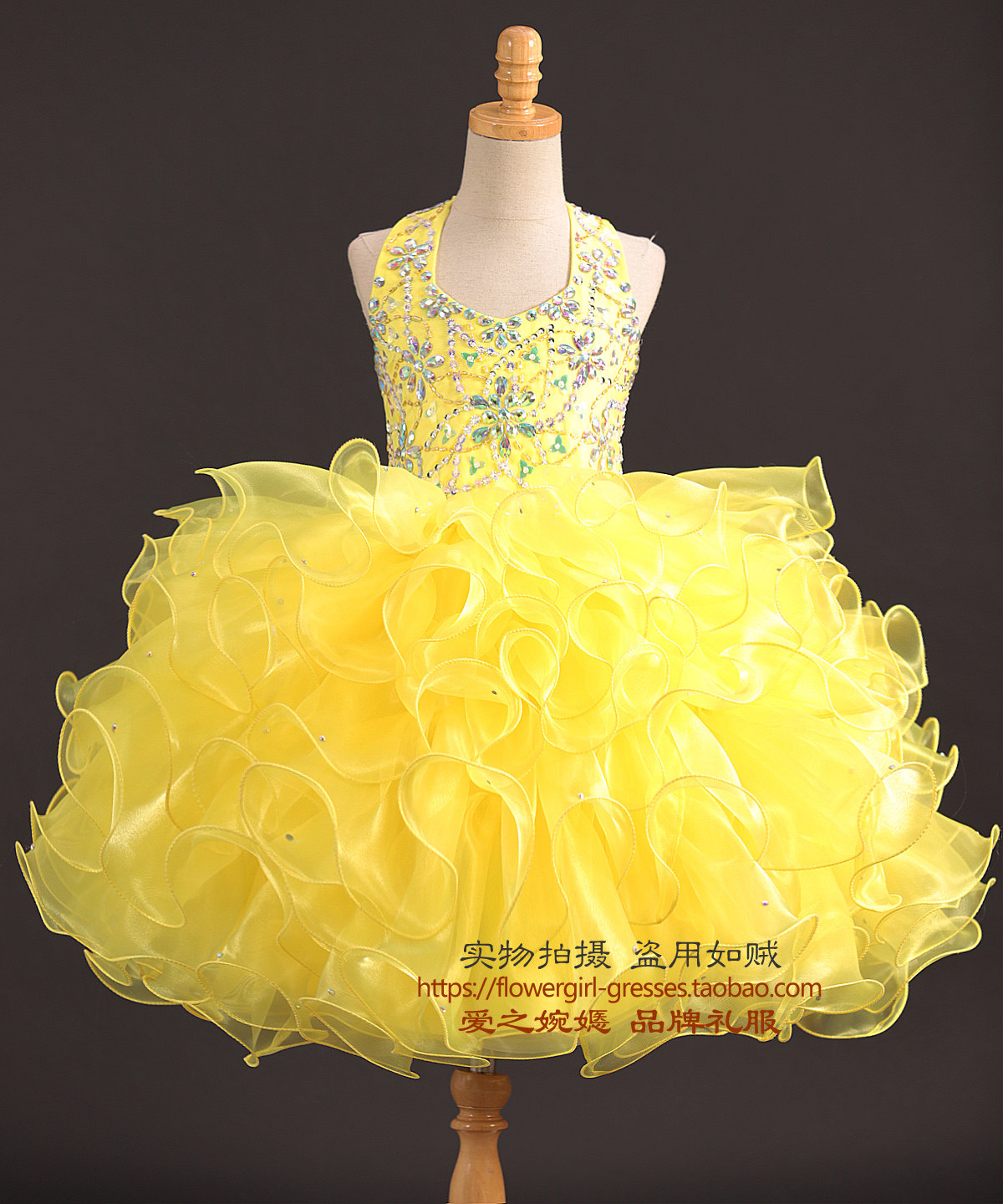 亮黄色重工显皮肤高端比赛女礼服图片