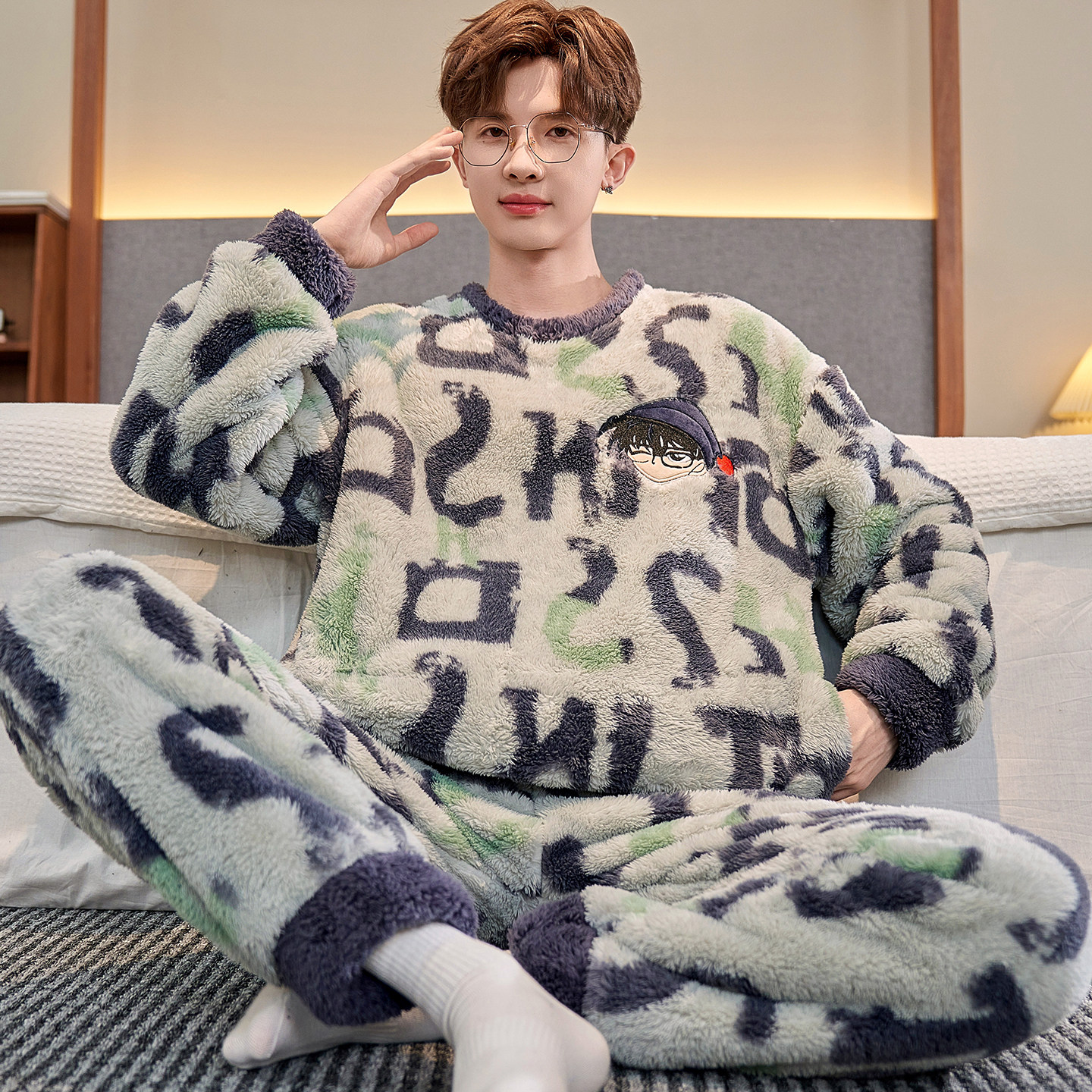 青少年法兰绒睡衣男孩加绒加厚卡通初中生珊瑚绒秋冬季家居服套装