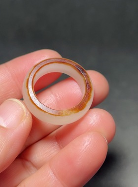 天然新疆和田玉白玉红皮籽玉戒指20 克